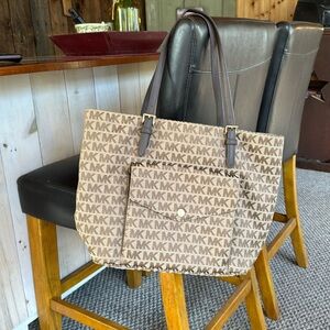 MK tote